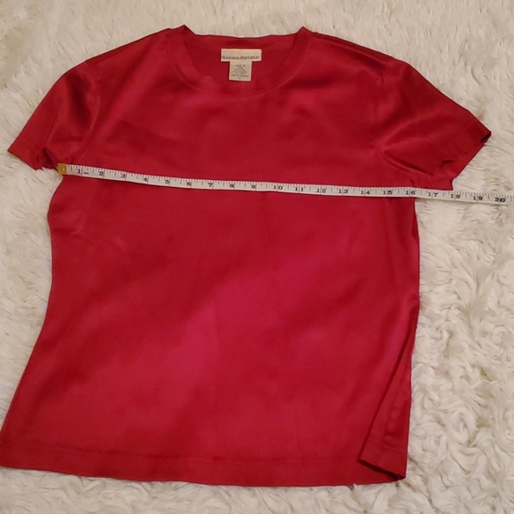 Red Silk - Picture 7 of 9